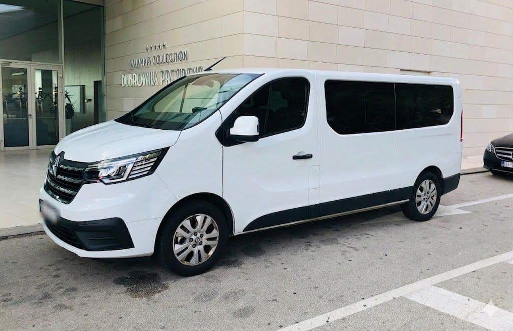 Renault Trafic Passenger - image 1